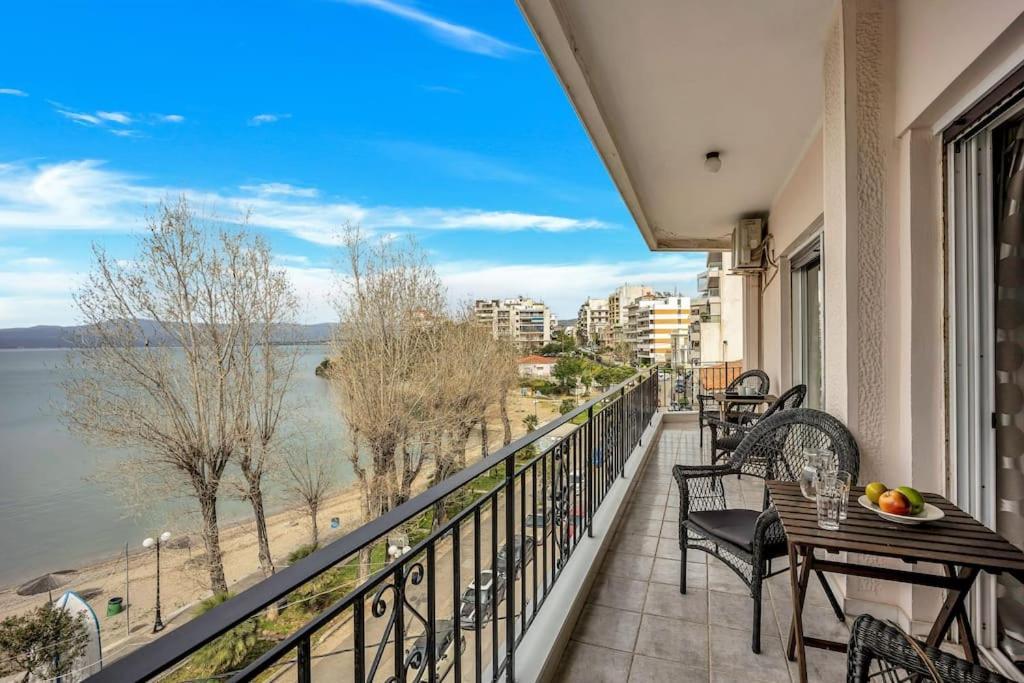 Bright Central Apartment With Splendid Sea View! Халкіда Екстер'єр фото