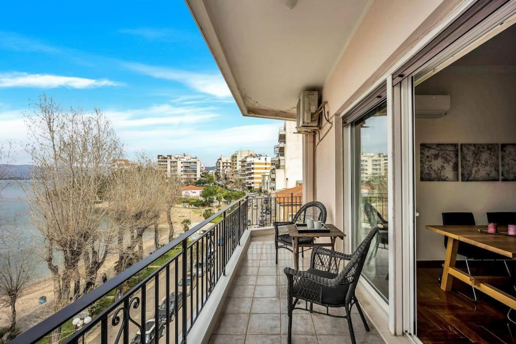 Bright Central Apartment With Splendid Sea View! Халкіда Екстер'єр фото